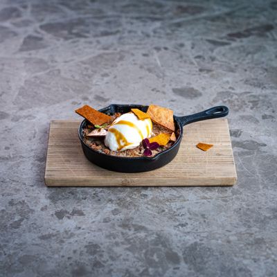 Varm eple- og semulegrynskake